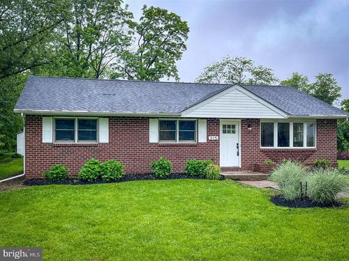 315 Pine Rd, Mount Holly Springs, PA, 17065-1814 | Card Image