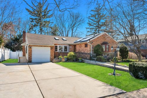 96 Rosedale Rd, Valley Stream, NY, 11581-2802 | Card Image