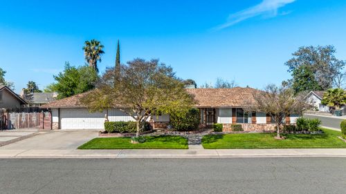 1001 Zinfandel Place, Modesto, CA, 95351 | Card Image