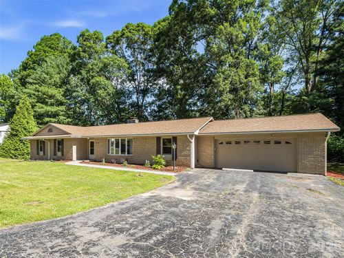 3158 Florida Dr, Hendersonville, NC, 28792-1147 | Card Image