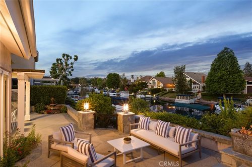 2567 Oakshore Dr, Westlake Village, CA, 91361-3419 | Card Image