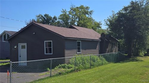 8408 Tuttle Rd, Bridgeport, NY, 13030-9457 | Card Image