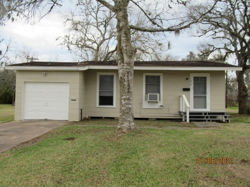 318 Circle Way St, Lake Jackson, TX, 77566-5338 | Card Image