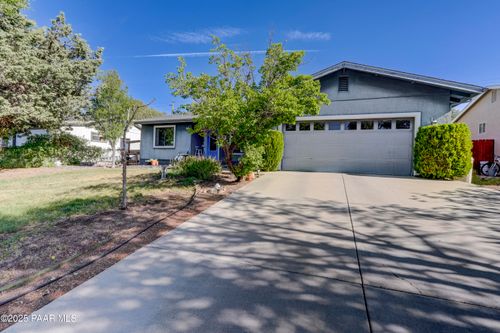 614 Flora St, Prescott, AZ, 86301-1136 | Card Image