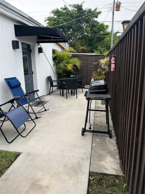 0-1949 Ne 179th St, North Miami Beach, FL, 33162-1609 | Card Image