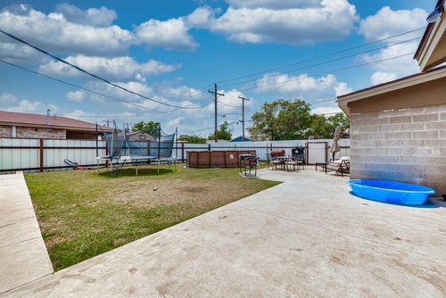 807 Nw 4th St, Andrews, TX, 79714-3409 | Card Image