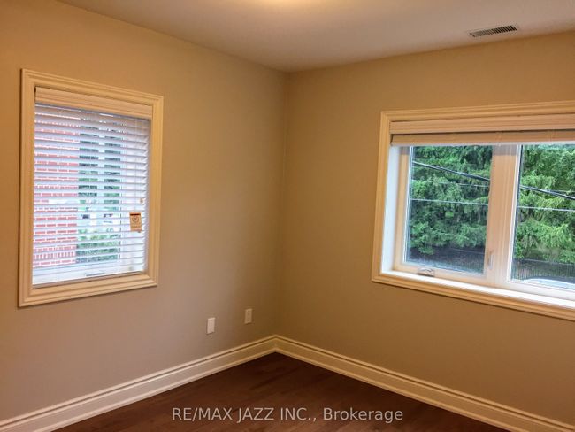 202 - 1303 Bayview Ave, Home with 2 bedrooms, 1 bathrooms and null parking in Toronto ON | Image 14