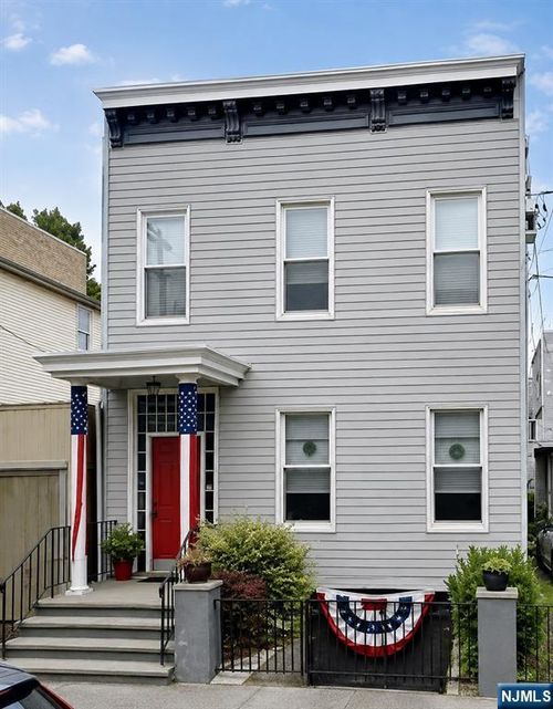 522 26th St, Union City, NJ, 07087-3704 | Card Image