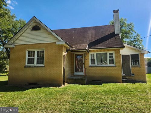 303 Walnut St, BAINBRIDGE, PA, 17502-9452 | Card Image