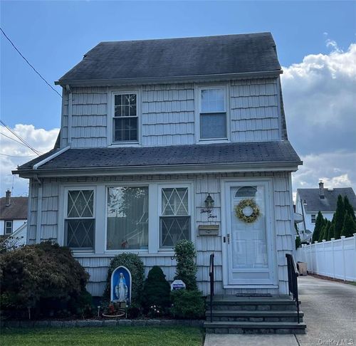 34 Harvard St, Williston Park, NY, 11596-1313 | Card Image