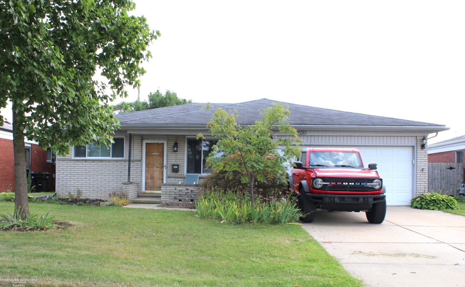 Canterbury Dr, Sterling Heights, MI 48312