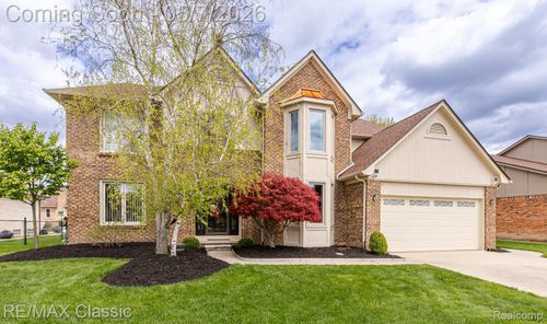 16497 Evelyn Dr, Macomb, MI, 48042-2898 | Card Image