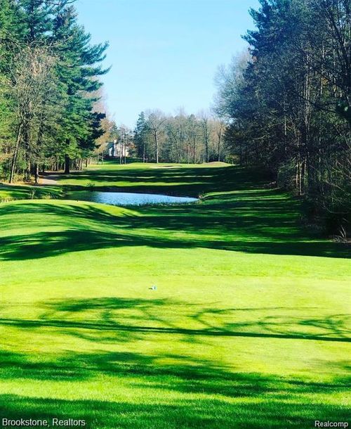 2500 Whispering Pines Dr, Pinckney, MI, 48169-8872 | Card Image