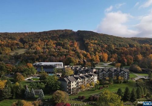 2 Chamonix Dr, Vernon, NJ, 07462-4600 | Card Image