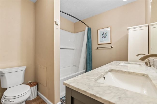 Hallway Bath | Image 27