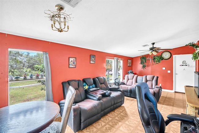 Dining area & Fam Rm | Image 17