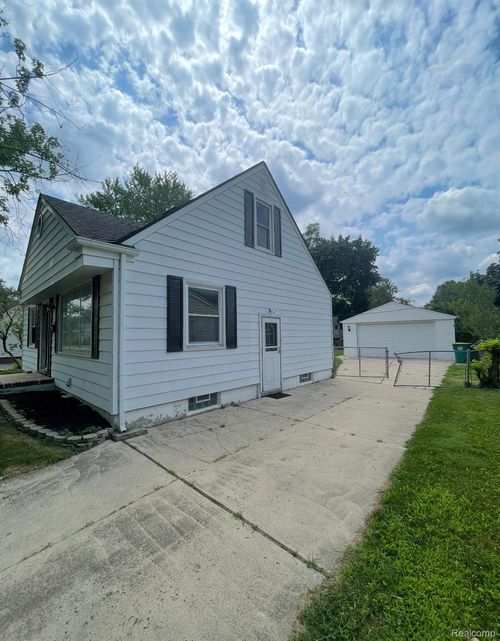 1076 Evelyn Ave, Ypsilanti, MI, 48198-6455 | Card Image