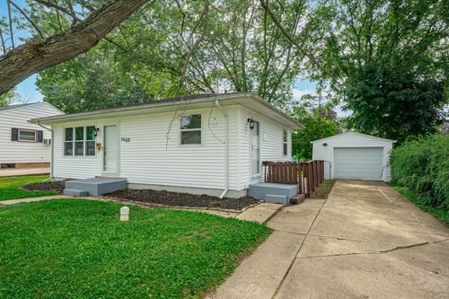 1450 Winter Dr, Freeport, IL, 61032-3775 | Card Image