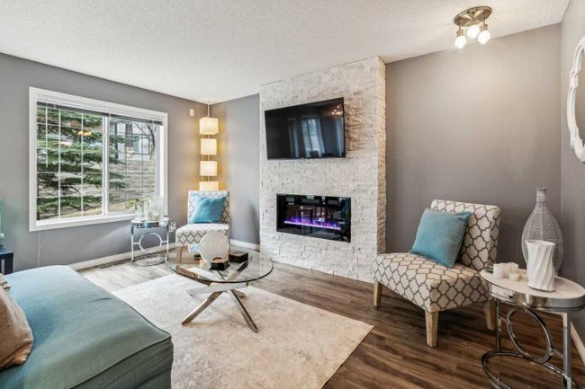 48 Hidden Creek Rise Nw, Home with 3 bedrooms, 2 bathrooms and 2 parking in Calgary AB | Image 7
