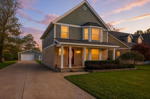 758 W Woodside Ave, Madison Heights, MI, 48071-5122 | Card Image