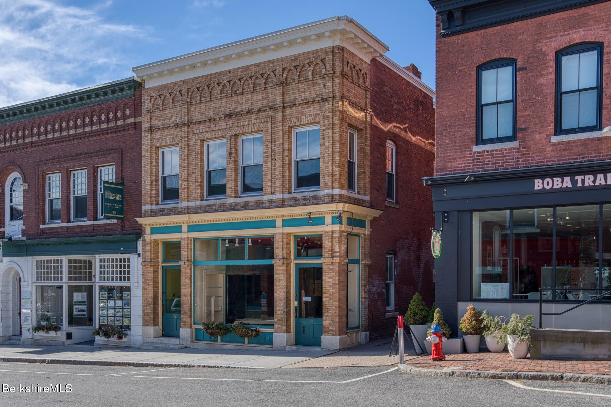39 Railroad St, Great Barrington, MA 01230
