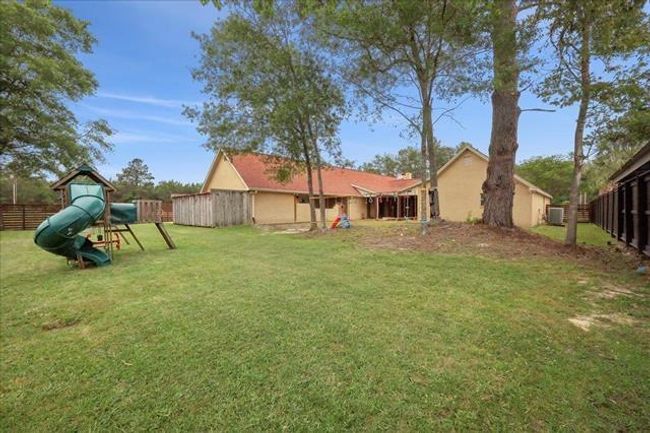 1010 Yaupon Trl, House other with 5 bedrooms, 3 bathrooms and 3 parking in Sour Lake TX | Image 28