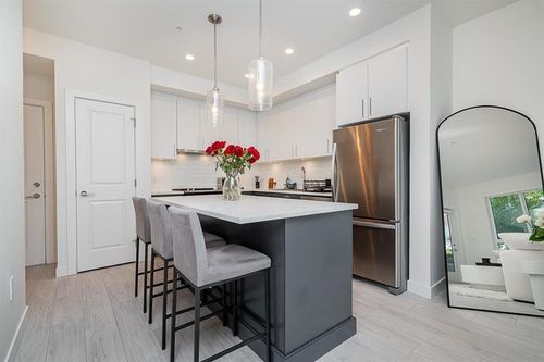 b110-20834 80 Ave, Langley, BC, V2Y3M6 | Card Image