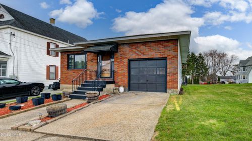 31 Catherine St, Amsterdam, NY, 12010-5107 | Card Image