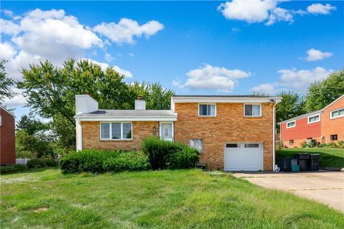 22 Rolling Rd, Cranberry Twp, PA, 16066-4938 | Card Image
