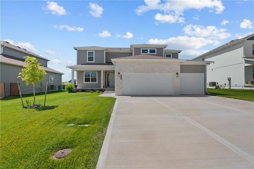 1717 Sw Hightown Dr, Lee's Summit, MO, 64082-4210 | Card Image