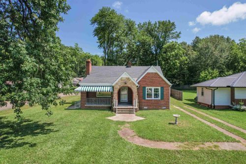 376 E Poplar Ave, Selmer, TN, 38375-1726 | Card Image