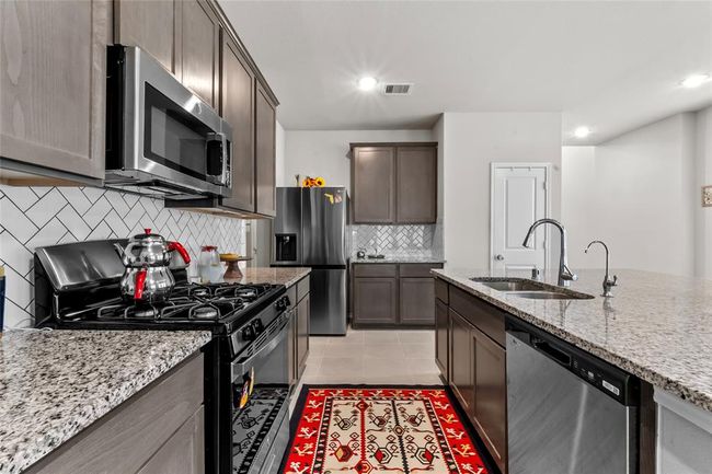2739 Meadow View Ln, House other with 5 bedrooms, 4 bathrooms and 2 parking in Conroe TX | Image 8