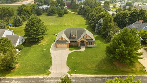 W2261 E Oak Ridge Dr, Oconomowoc, WI, 53066-9646 | Card Image
