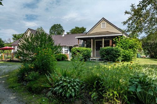 335 North St, Chester, VT, 05143-8996 | Card Image