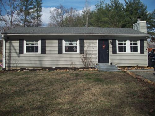 8211 Wood Haven Rd, Roanoke, VA, 24019-1810 | Card Image