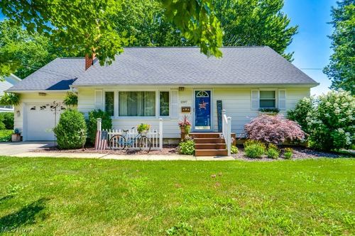 2207 Robinhood Dr, Wooster, OH, 44691-2043 | Card Image