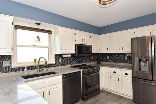 1232 Sunny Ridge Rd, Pewaukee, WI, 53072-3810 | Card Image