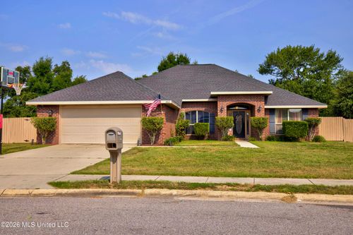 160 Saltmeadow Cir, Ocean Springs, MS, 39564-8936 | Card Image