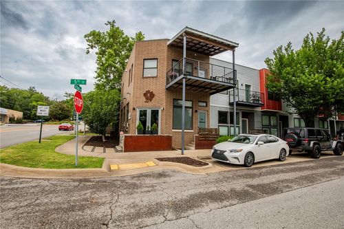 390 W 5th Street, Fayetteville, AR, 72701 | Card Image