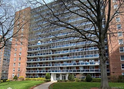 4k-98-05 63rd Road, New York, NY, 11374 | Card Image