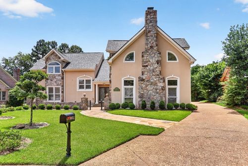 8875 Stone Farm Cir, Germantown, TN, 38138-8256 | Card Image