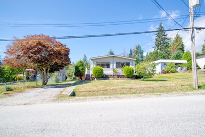 5423 Derby Rd, House other with 3 bedrooms, 2 bathrooms and 3 parking in Sechelt BC | Image 3