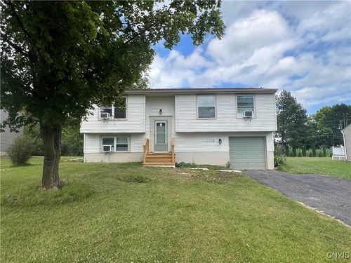 7708 Fitzpatrick Dr, Liverpool, NY, 13088-3651 | Card Image
