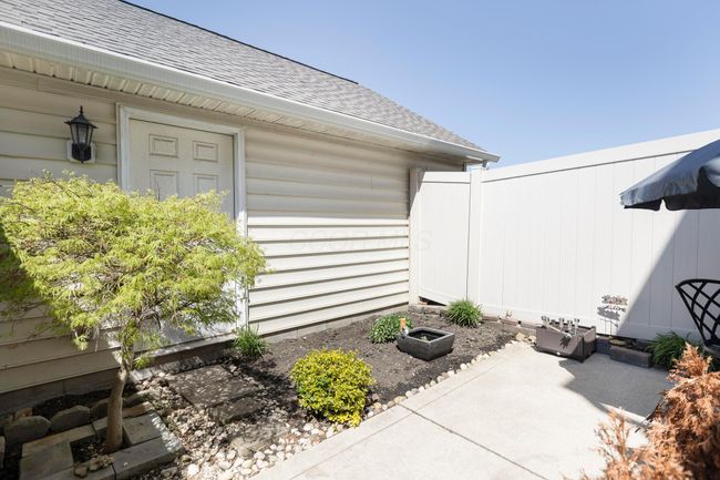 7275 Billy Goat Dr, Condo with 2 bedrooms, 3 bathrooms and null parking in New Albany OH | Image 20