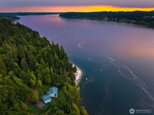 6957 Crystal Springs Dr Ne, Bainbridge Island, WA, 98110-2094 | Card Image