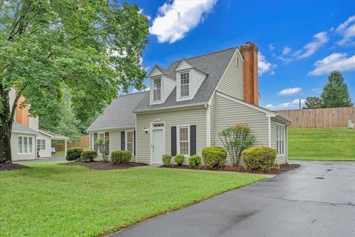 3221 Winterberry Dr, Roanoke, VA, 24018-2864 | Card Image