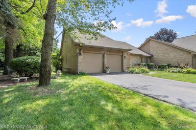 29615 Nova Woods Drive, Condo with 2 bedrooms, 2 bathrooms and null parking in Farmington Hills MI | Image 2