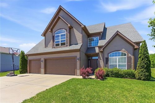 622 Johnston Pkwy, Raymore, MO, 64083-8320 | Card Image