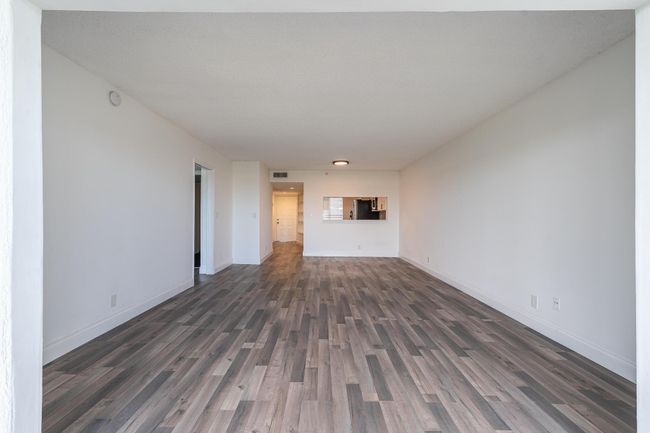 APT-604 - 2200 S Cypress Bend Dr, Condo with 1 bedrooms, 2 bathrooms and null parking in Pompano Beach FL | Image 8