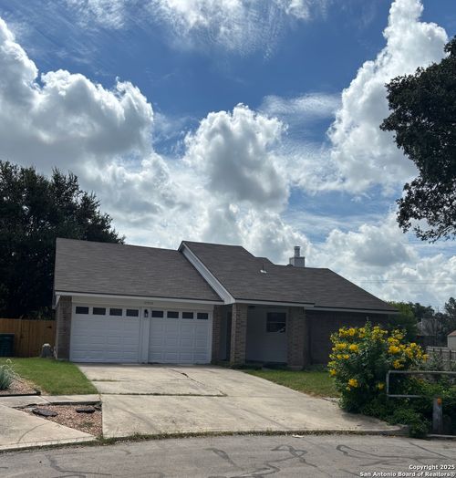 10900 Forest Smt, Live Oak, TX, 78233-4327 | Card Image